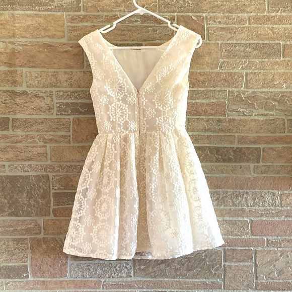 Topshop Embroidered Dress - Picture 2 of 4